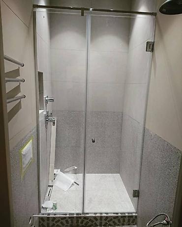 Душевые перегородки и ограждения: Прямая душевая перегородка в нишу в основном заказывается с фурнитурой — 4