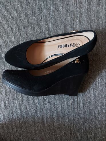 слипоны женские на платформе: Туфли 39, цвет - Черный