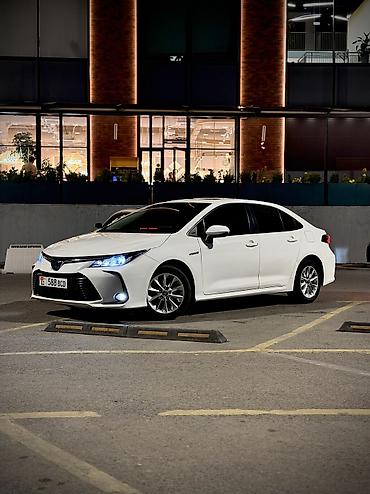 Toyota: Toyota Corolla: 2019 г., 1.8 л, Вариатор, Гибрид, Седан — 1