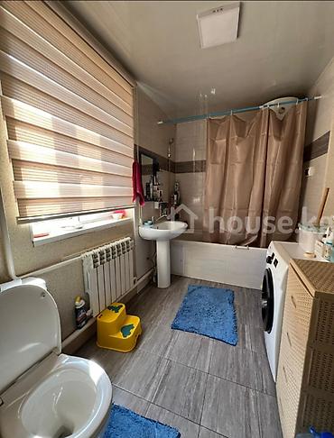 Продажа коттеджей и домов: И так, дом расположен в очень хорошем и экологическом районе ж/м Кара — 5