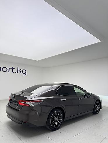 byd e2 2024: Toyota Camry: 2022 г., 2.5 л, Автомат, Гибрид, Седан — 4