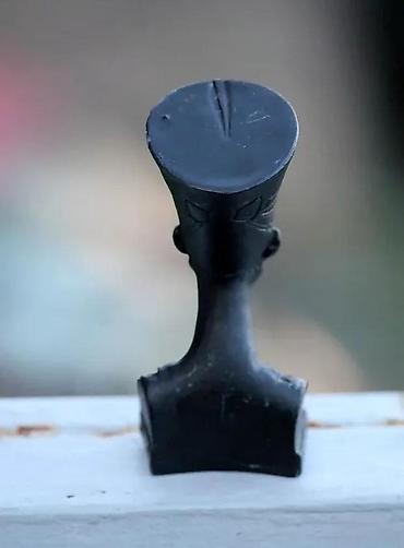 Stare vaze i dekor: Vintage Statua egipatske kraljice Nefertiti ✨ Cena za komad. ✨ — 17