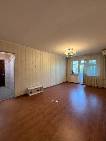 срочно сдаётся квартира маладая гвардия: 3 комнаты, 60 м², 104 серия, 2 этаж