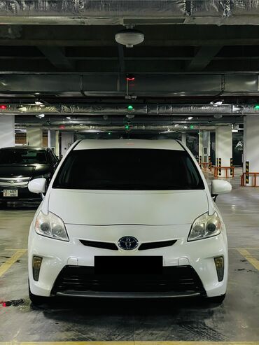 Toyota: Toyota Prius: 2015 г., 1.8 л, Автомат, Гибрид, Хэтчбэк