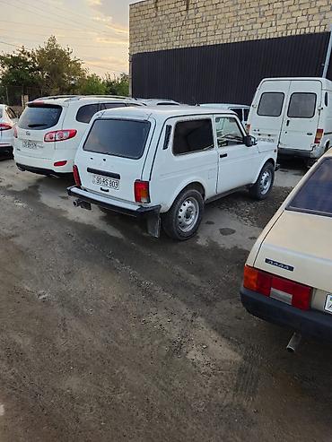 lada şiti: LADA Niva 3 qapı, ağ rəngli ofroud Xırda kosmetik işləri var — 4