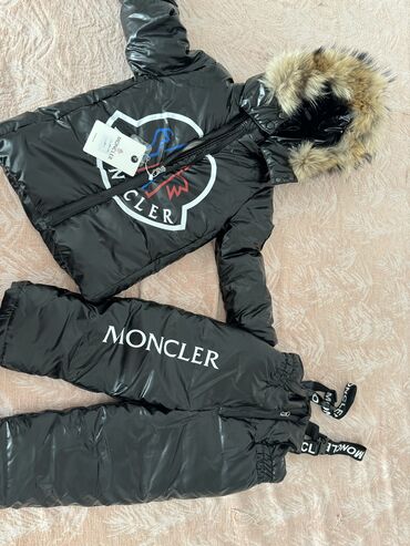 пальто 52: Продам новый детский зимний комбез от бренда Монклер. Подойдет на