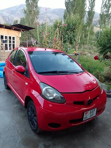Унаа сатуу: Toyota Aygo: 2009 г., 1 л, Кол менен иштөөчү, Бензин, Хетчбек — 1