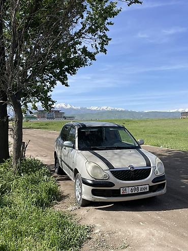 чанган юни с: Daihatsu Sirion: 2003 г., 1 л, Механика, Бензин, Хэтчбэк — 3