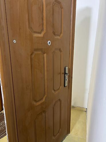 Mənzil üçün İşlənmiş Giriş qapısı 90x205 sm Glazok ilə, Ünvandan götürmə lalafo.az -da Mənzil üçün İşlənmiş Giriş qapısı 90x205 sm Glazok ilə, Ünvandan götürmə