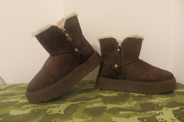 udobne sandale: Ugg mini čizme, bоја - Braon, 40