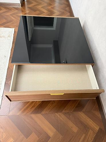mingəçevirdə divan: Kvadrat masa, Açılmayan, Təkərsiz, Şüşə, Zəmanətsiz — 2