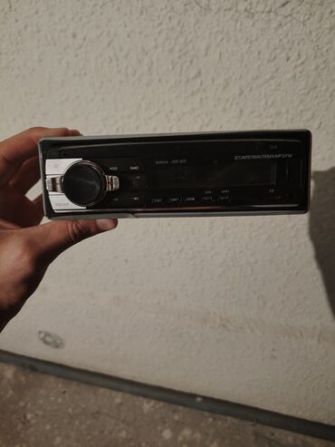 kondisioner ehtiyat hisseleri: Avtomobillər üçün nəzərdə tutulmuş bu radio, rahat idarəetmə üçün