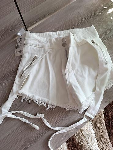 Белые джинсовые шорты Fashion Jeans. совершенно новые с этикеткой -