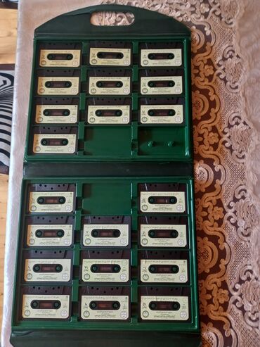kamputer ucuz: QURAN AUDIO KASSETLERI Qədimi, yaşıl rəngdə, dəridən hazırlanmış kaset