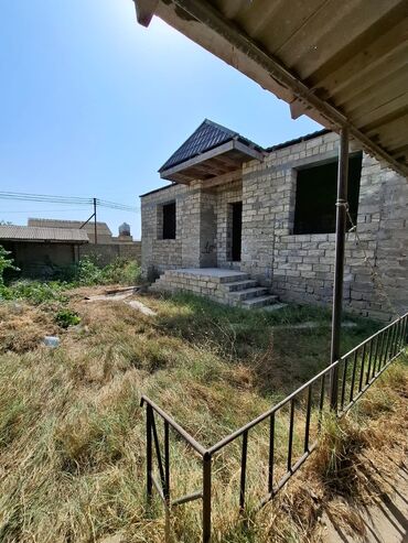 Bağ evlərinin satışı: Satılır: həyətyanı sahəsi olan yarımçıq tikili və həyət evi. Albalı — 2