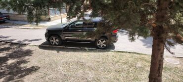 бампер на гольф 2: Şəhər və yüngül off-road üçün uyğun qara rəngli kompakt krossover/SUV