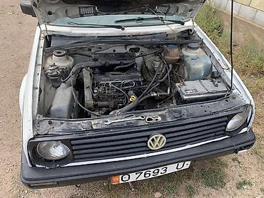 повреждённый автомобиль: Volkswagen Golf: 1991 г., 1.6 л, Механика, Дизель, Хэтчбэк — 2