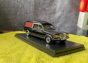 Avtomobil modelləri: Коллекционная модель Mercedes-Benz 200 W123 Hearse black 1982 Schuco — 28