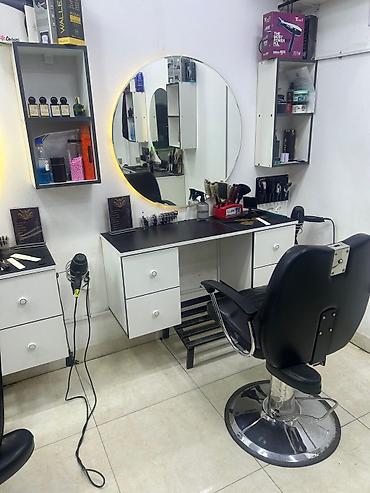 Salon, tibbi mebel: Bərbər/kosmetologiya salonu üçün peşəkar iş guşəsi dəsti Tərkib: - 1 — 3