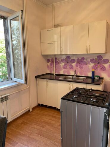 квартиры в бишкеке аренда долгосрочно восток 5: 1 бөлмө, Менчик ээси, Чогуу жашоосу жок, Жарым -жартылай эмереги бар