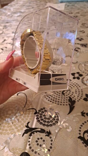 qizil moskva univermagi: Yeni Casio saati,originaldi,hediyye olunub,saat sevmədiyim üçün