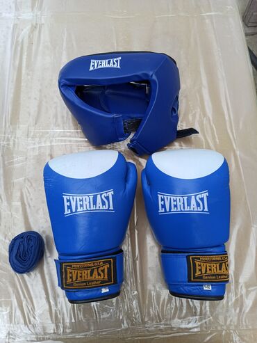 idman əlcək: Everlast 14-OZ Demek olar ki istifadə olunmuyub.Yeni kimidir. Real