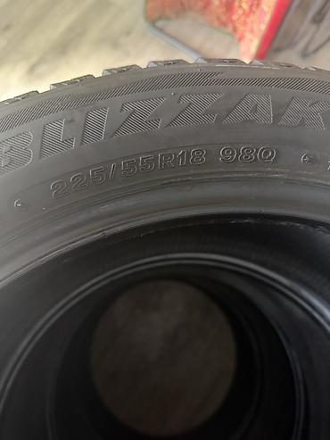 55: Комплект зимних шин Bridgestone Blizzak - Размер: 225/55 R18 - — 3