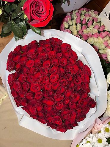 Майрамдык товарлар: Продаю букеты по 2500 сом, голландские розы — 3