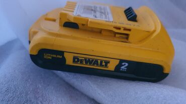 бу строительные инструменты: Продаю аккумуляторную батарею DeWalt DCB 183. Напряжение 18 В, ёмкость