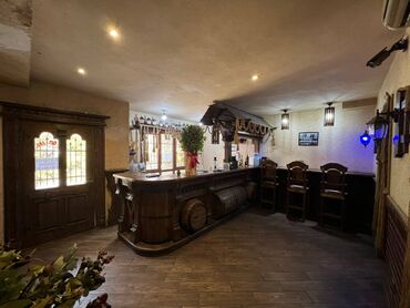 Restoran, kafelər: Obyekt 120 kvadratdır düzgün işlək yerdi. Hər bir əsyası və avadanlığı — 1