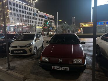 Volkswagen: Volkswagen Passat: 1989 г., 1.8 л, Механика, Бензин, Седан