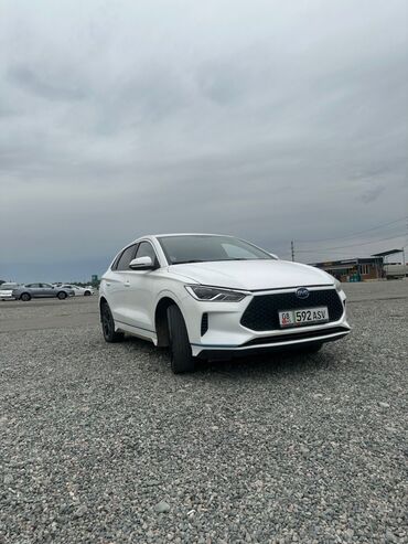 электрический автомобиль: BYD E 2 2021 года запас хода 400 км