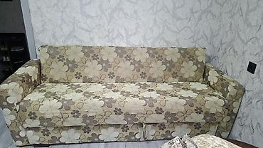 divan örtüyü: Çiçək naxışlı, bej-qəhvəyi tonlarda 3 nəfərlik divan. - Yumşaq süngər — 1