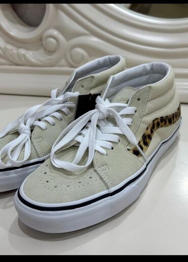 Кроссовки и спортивная обувь: Кроссовки, 40, Vans, Новый, цвет - Бежевый, Самовывоз, Платная доставка