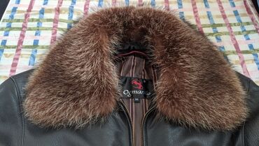 пуховик с мехом чернобурки: Куртка 5XL (EU 50), түсү - Кара