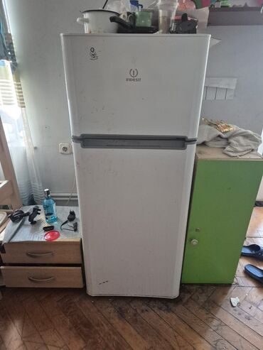 Mətbəx kombaynları və doğrayıcıları: 2 qapılı Indesit Soyuducu Satılır, rəng - Ağ
