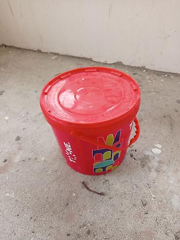 Qapaqlı plastik vedrə - Material: qalın, möhkəm plastik - Rəng
