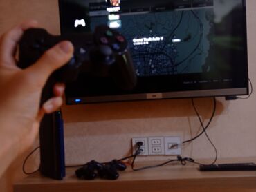 plesdesin 5 qiymeti: Sony PlayStation 3 oyun konsolu ilə yanaşı, simsiz pult və əlaqə