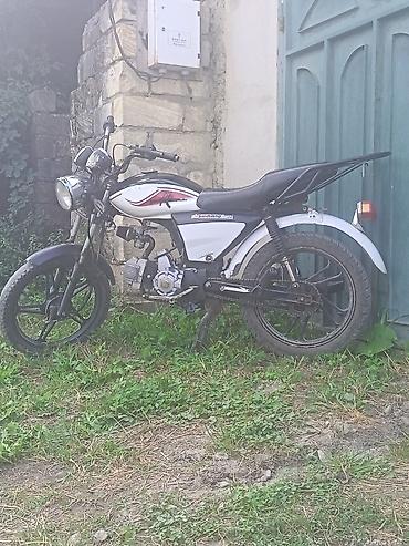 elektrik mühərrikləri: Moped / kiçik motosiklet – benzinli, 4-takt mühərrikli Reng ag qara — 3