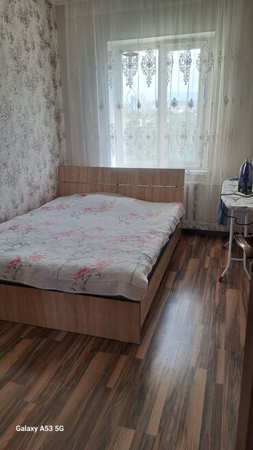 квартира төкөлдөш: 3 бөлмө, Менчик ээси, Чогуу жашоосу жок, Жарым -жартылай эмереги бар