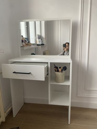 туалетный столик с подсветкой: Даараткана үчүн үстөл, Күзгүсү менен, түсү - Ак