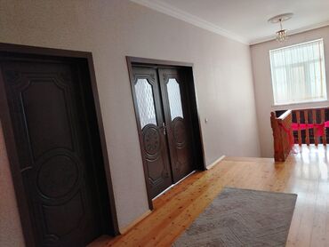 Həyət evləri və villaların satışı: Uşaq otağı və həyəti olan fərdi ev - İki mərtəbəli ağ rəngli fərdi — 8