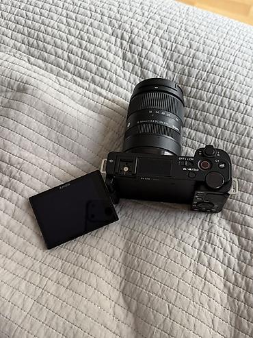 4k: Беззеркальная камера Sony ZV‑E10 с поворотным экраном и набором — 1