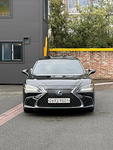 Lexus: Lexus ES: 2021 г., 2.5 л, Гибрид — 2