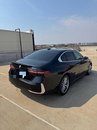 mercedes e class: BMW 5 series: 2 l | 2023 il Sedan — 7