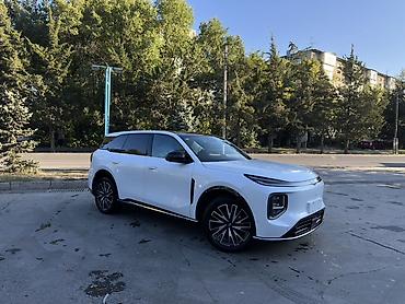 Электротранспорт: Электромобиль (кроссовер) белого цвета - Кузов: 5‑дверный кроссовер — 6