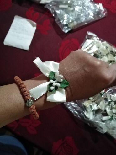 Svadbena oprema: Cvetna traka za kosu sa velom, idealna za posebne prilike. Traka je — 19