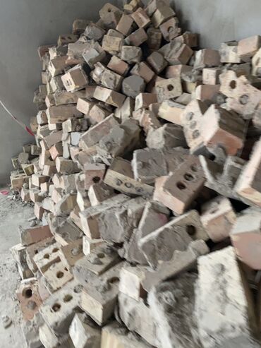 кирпичи купить: Кирпич строительный (перфорационный), навалом. - Формат: стандартный