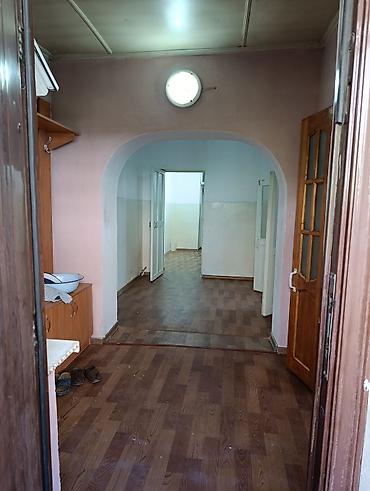 купить дом в кызыле: Продаётся 3 комнатная квартира 1/2-этаж сталинка, р/н Пишпек по — 6