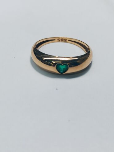 кольцо с изумрудом: Блестящий кольцо Emerald Izumrud . темно зелёный изумруд, догорогой